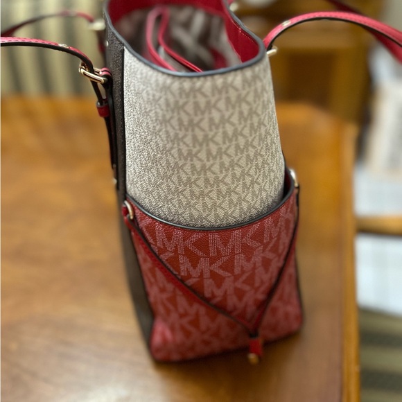 Michae Kors red and cream shades - Picture 4 of 16